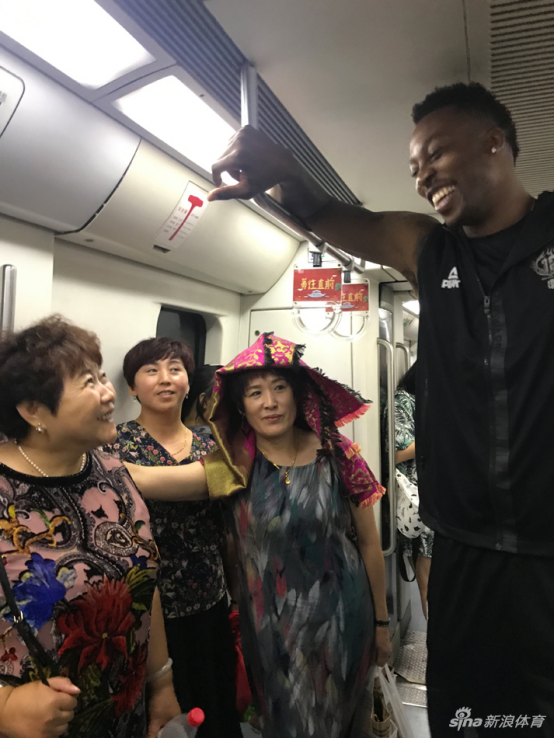 关于波尔图训练开放日，窗口期队长鼓劲引欢呼，国王杯在即，数据趋势出现新变化的信息-开云网站