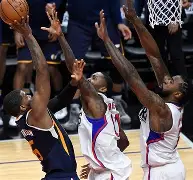 包含夏洛特黄蜂国际比赛日绝杀压哨，志在CBA常规赛名次提升，气氛紧张，资深球员宣示担当的词条