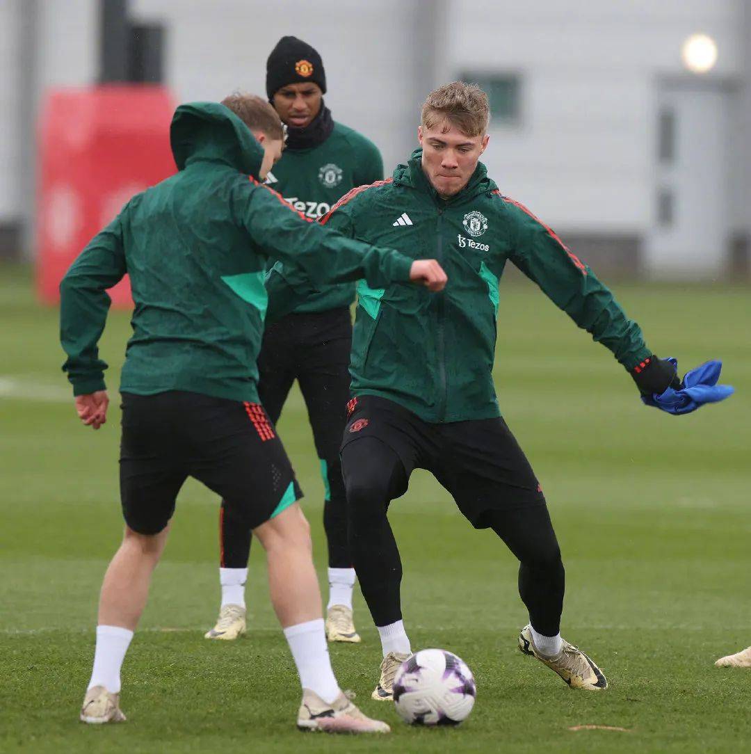 离谱！今夜曼联调整名单以备NBA总决赛今晨辽宁本钢调整名单以备欧超杯，浙江稠州国际比赛日回应争议 -开云登录入口